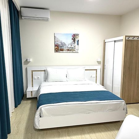 Navarino Luxe Suites Peraía Екстериор снимка