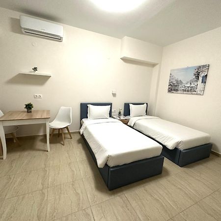 Navarino Luxe Suites Peraía Екстериор снимка