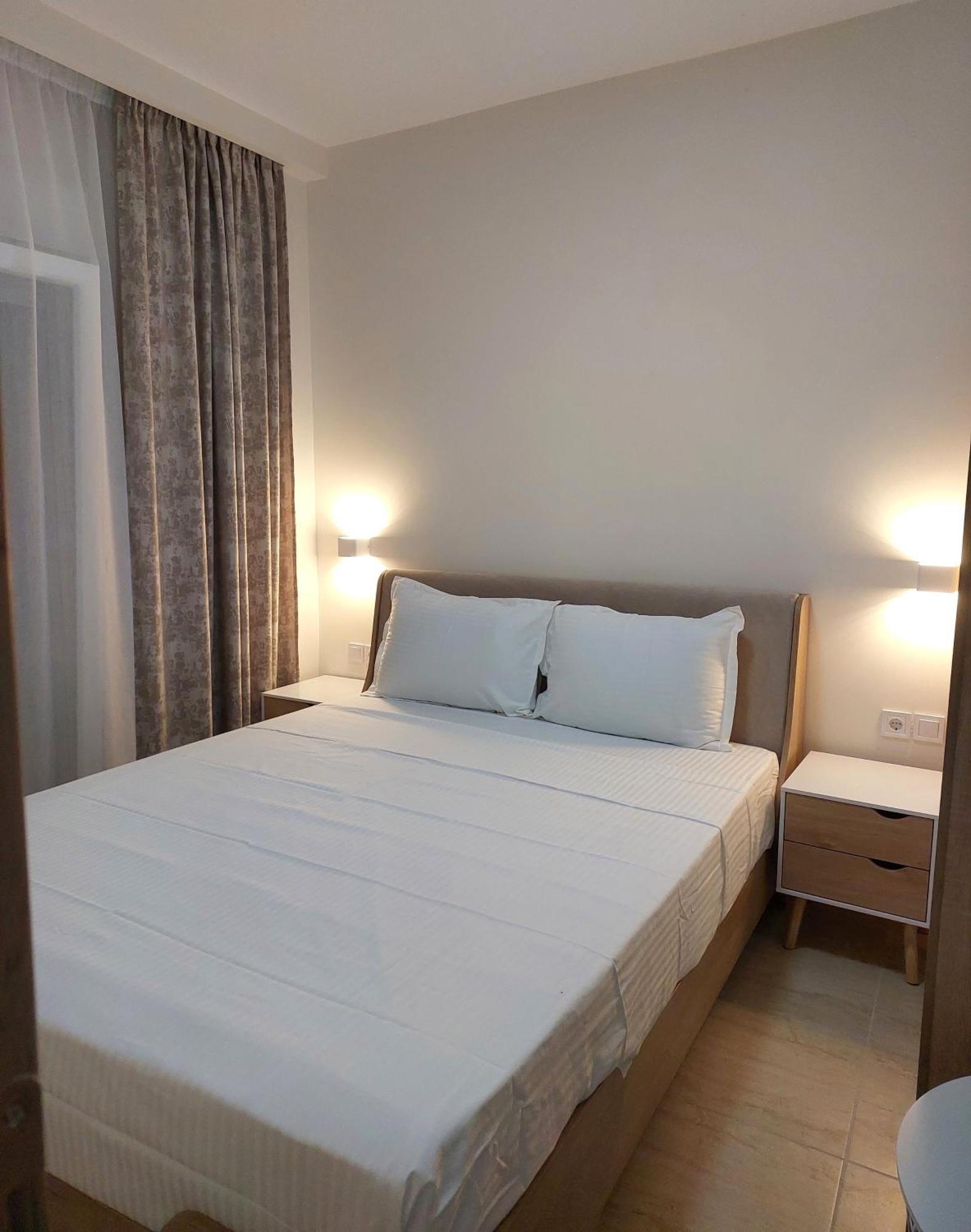 Navarino Luxe Suites Peraía Екстериор снимка