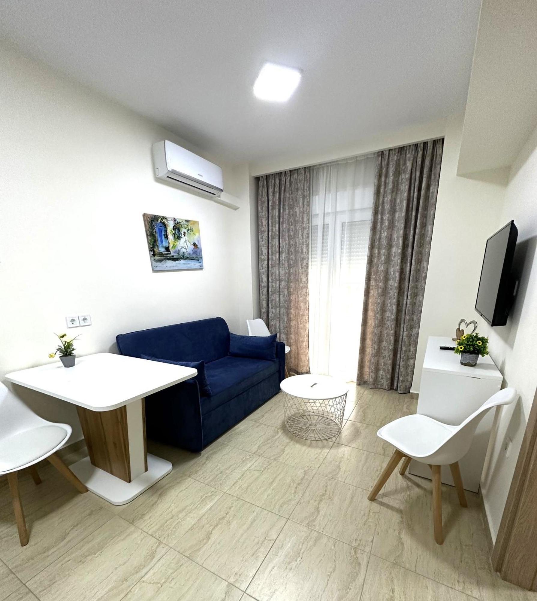 Navarino Luxe Suites Peraía Екстериор снимка