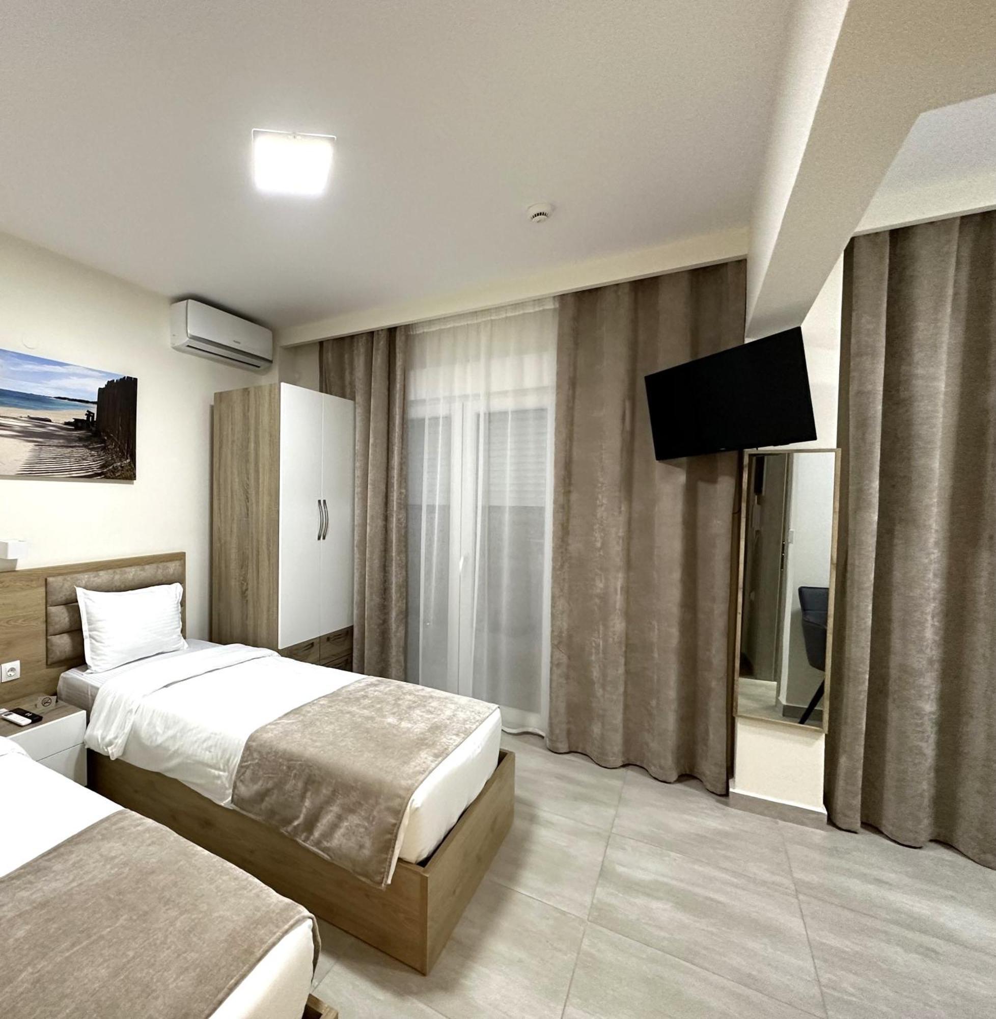 Navarino Luxe Suites Peraía Екстериор снимка