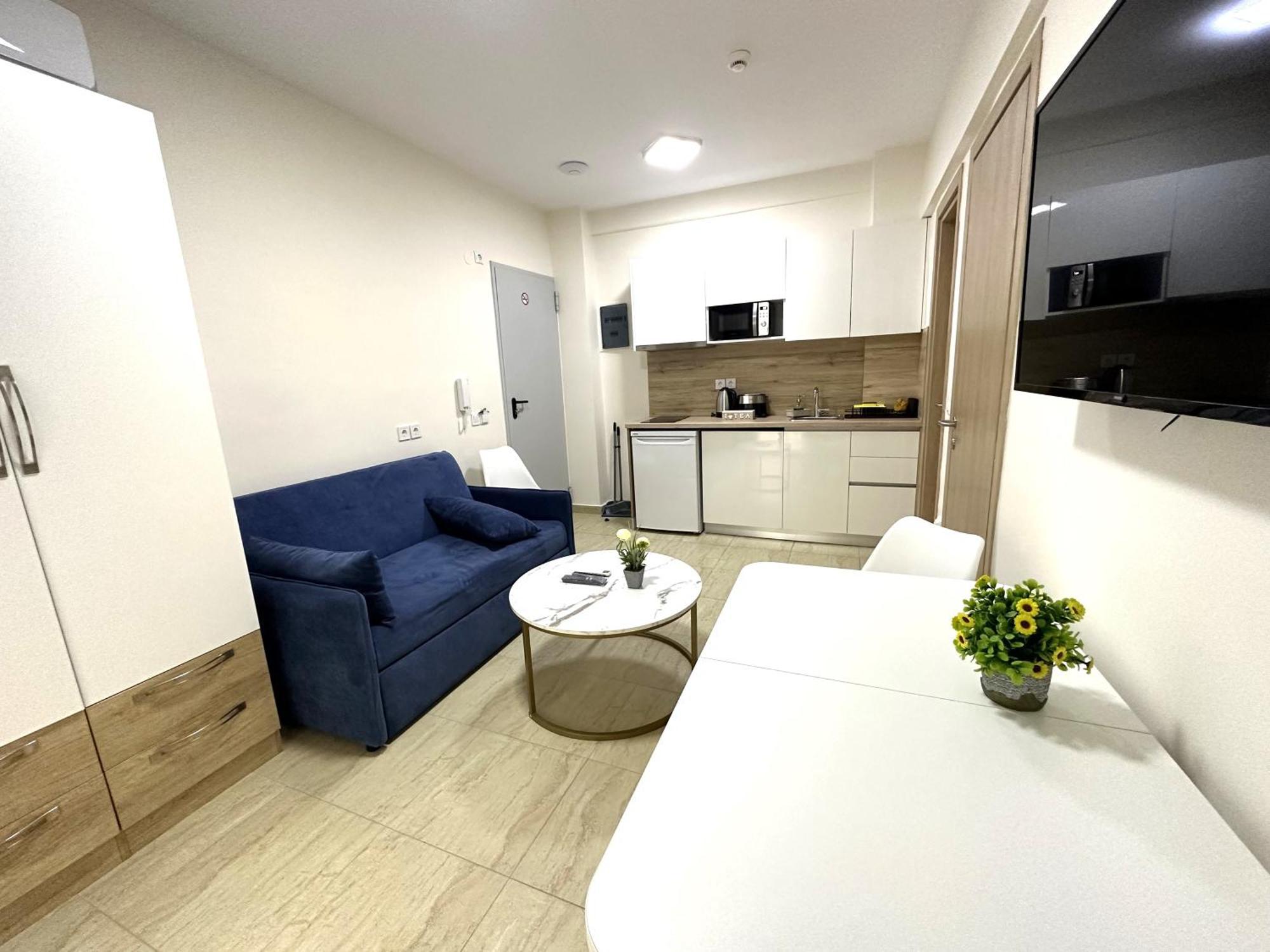 Navarino Luxe Suites Peraía Екстериор снимка