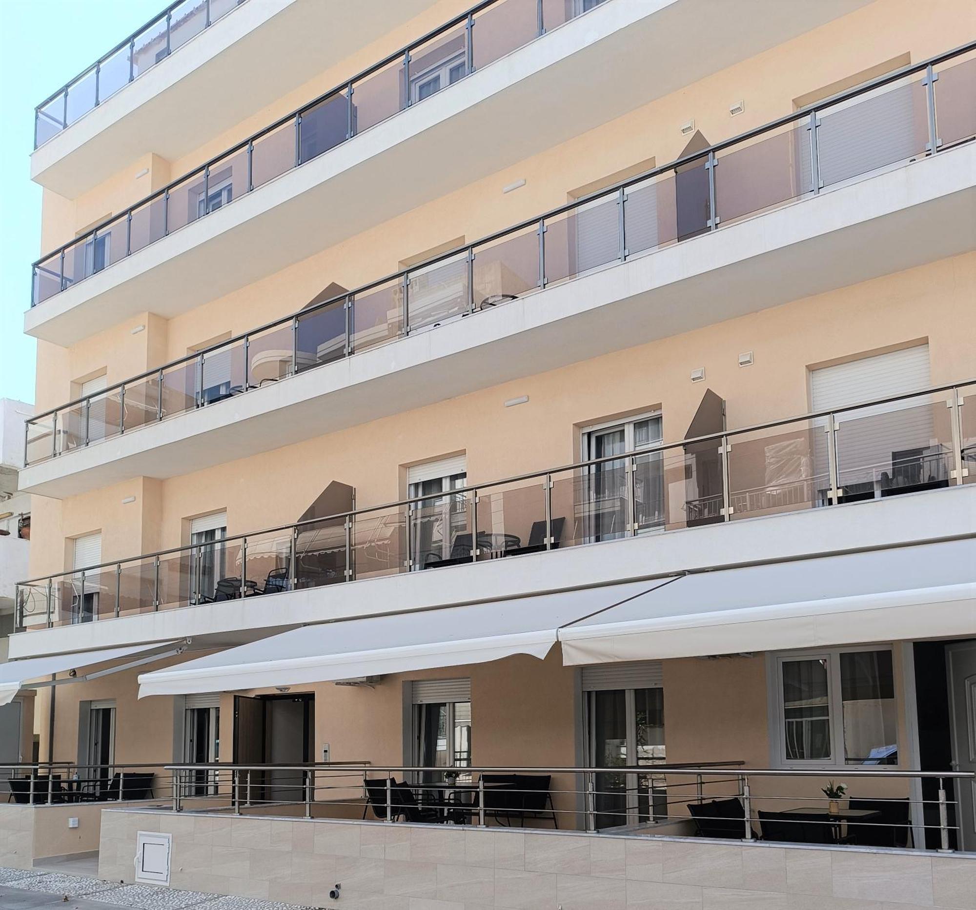 Navarino Luxe Suites Peraía Екстериор снимка