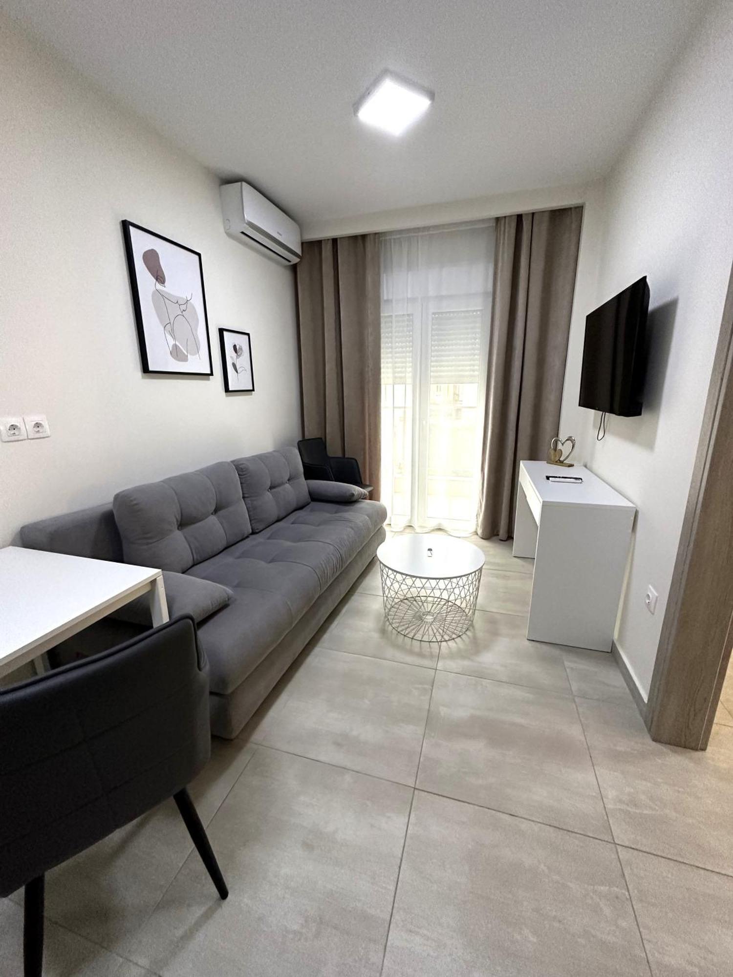 Navarino Luxe Suites Peraía Екстериор снимка