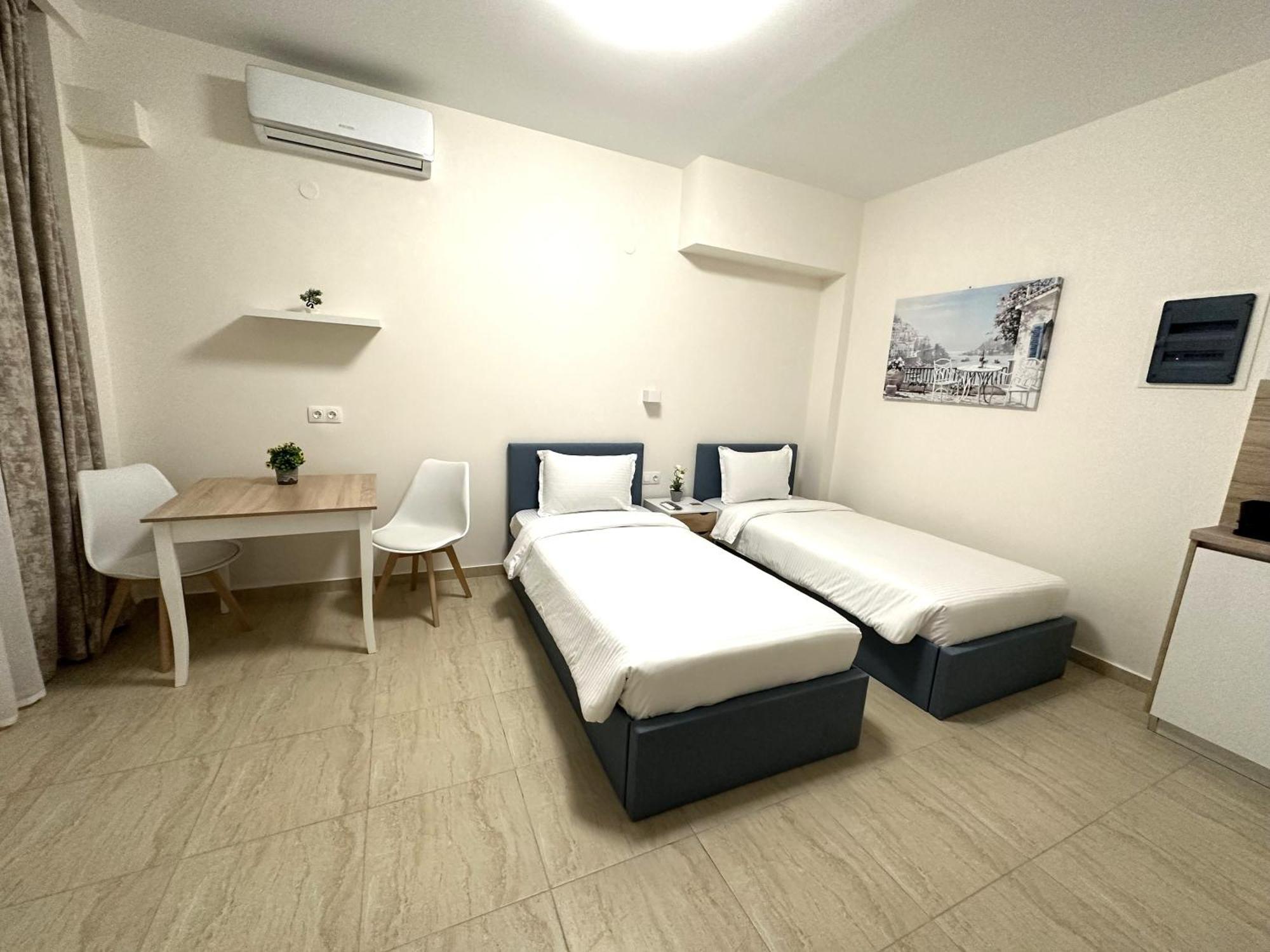 Navarino Luxe Suites Peraía Екстериор снимка