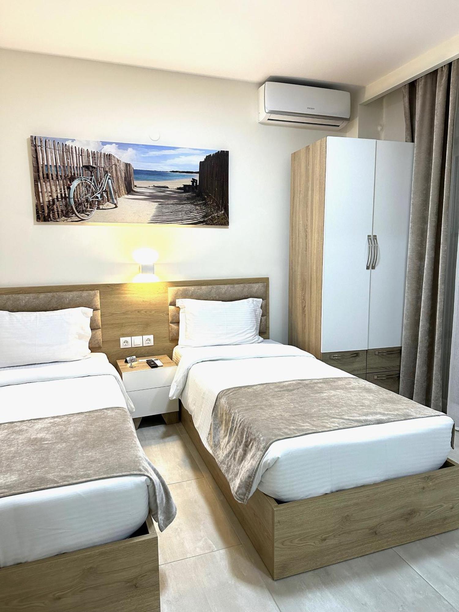 Navarino Luxe Suites Peraía Екстериор снимка