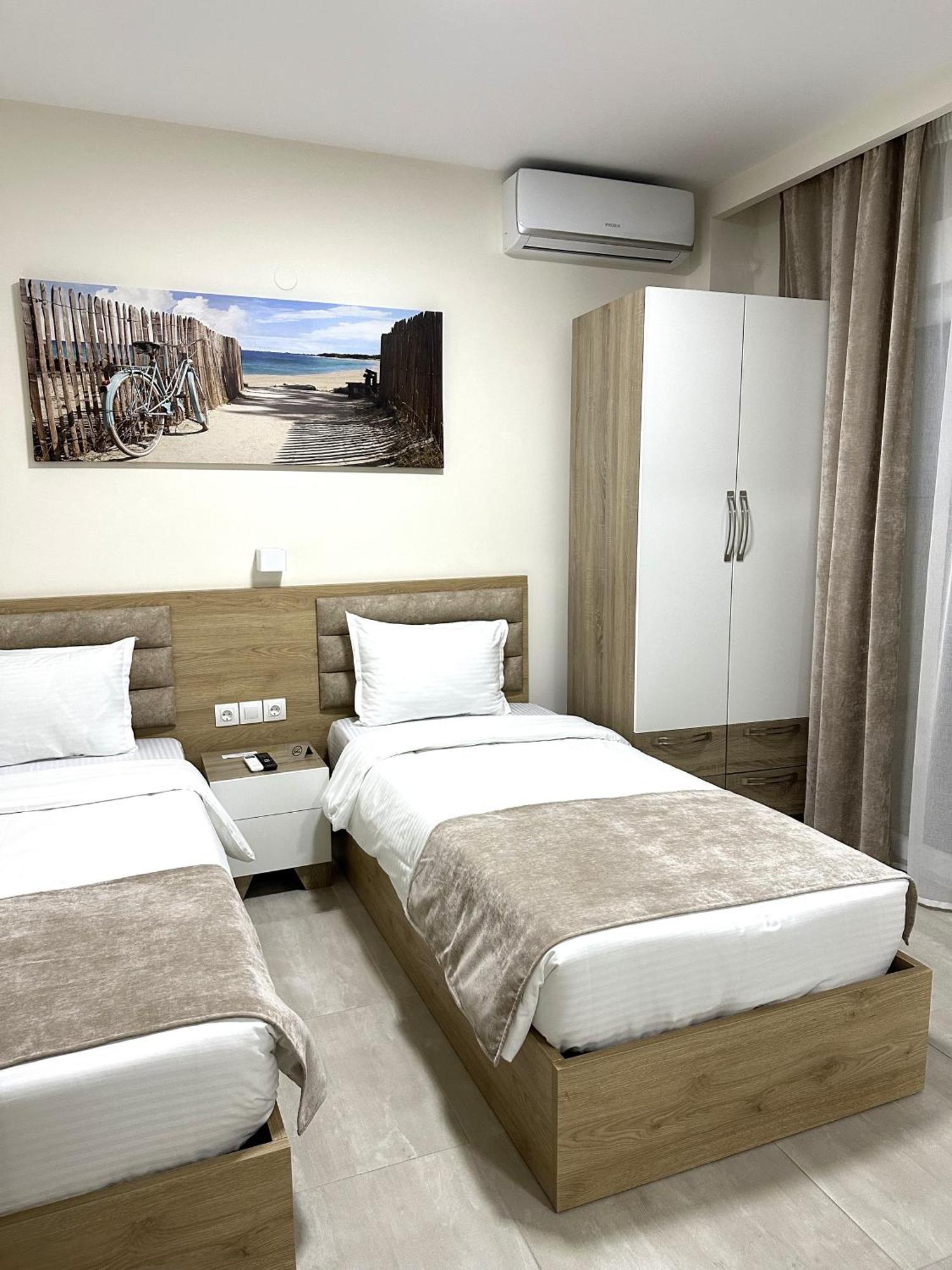 Navarino Luxe Suites Peraía Екстериор снимка