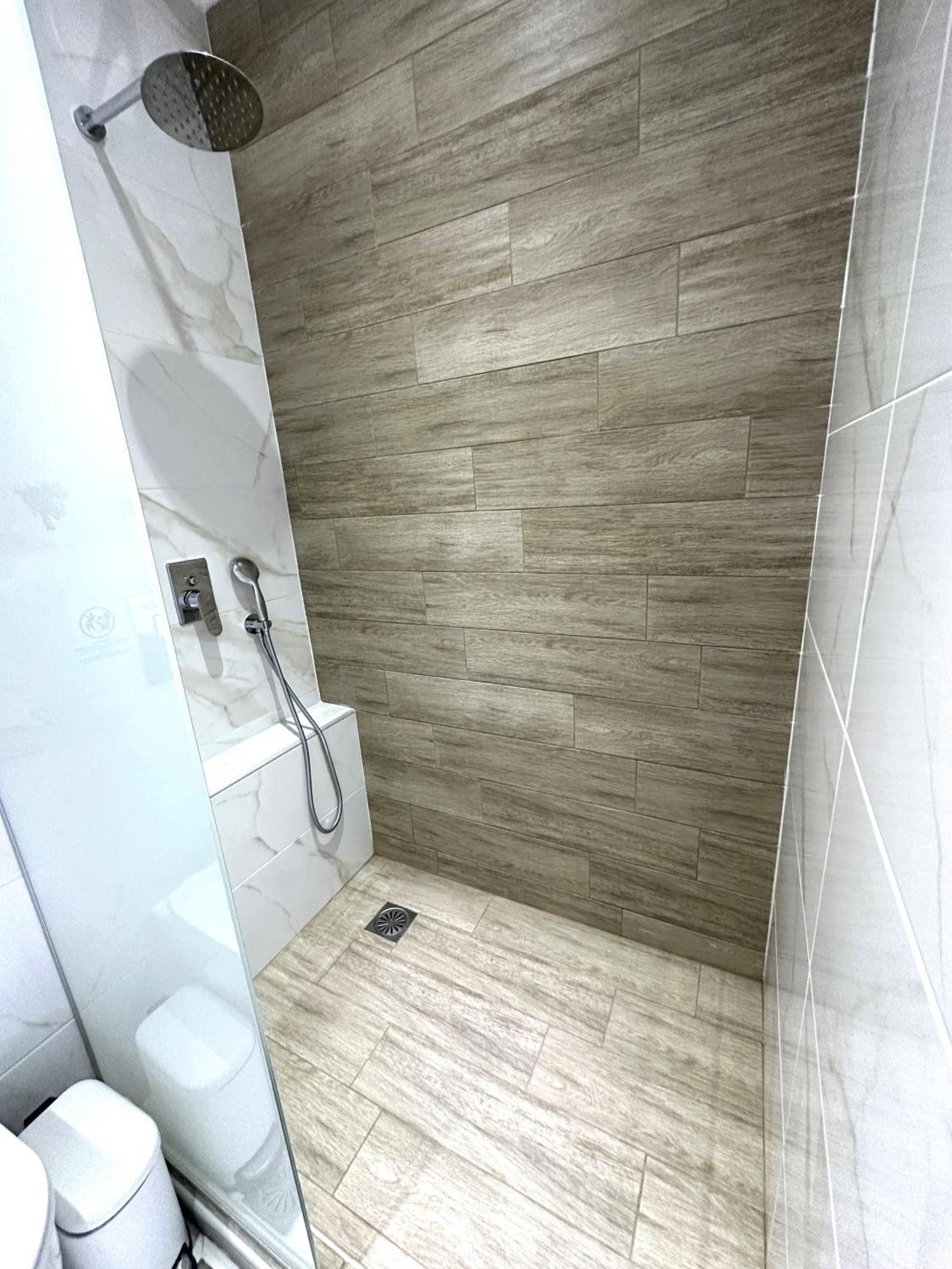 Navarino Luxe Suites Peraía Екстериор снимка