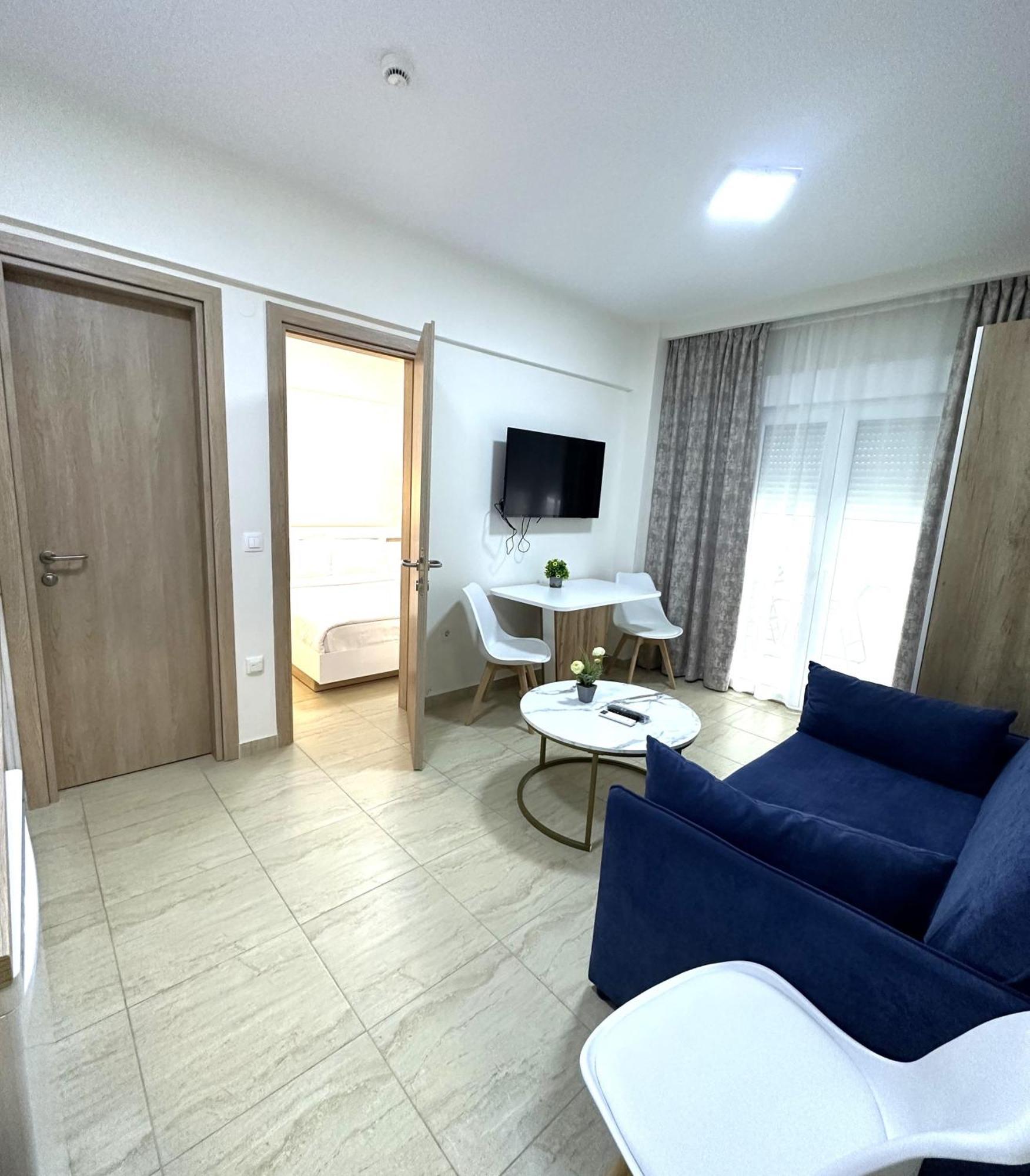 Navarino Luxe Suites Peraía Екстериор снимка