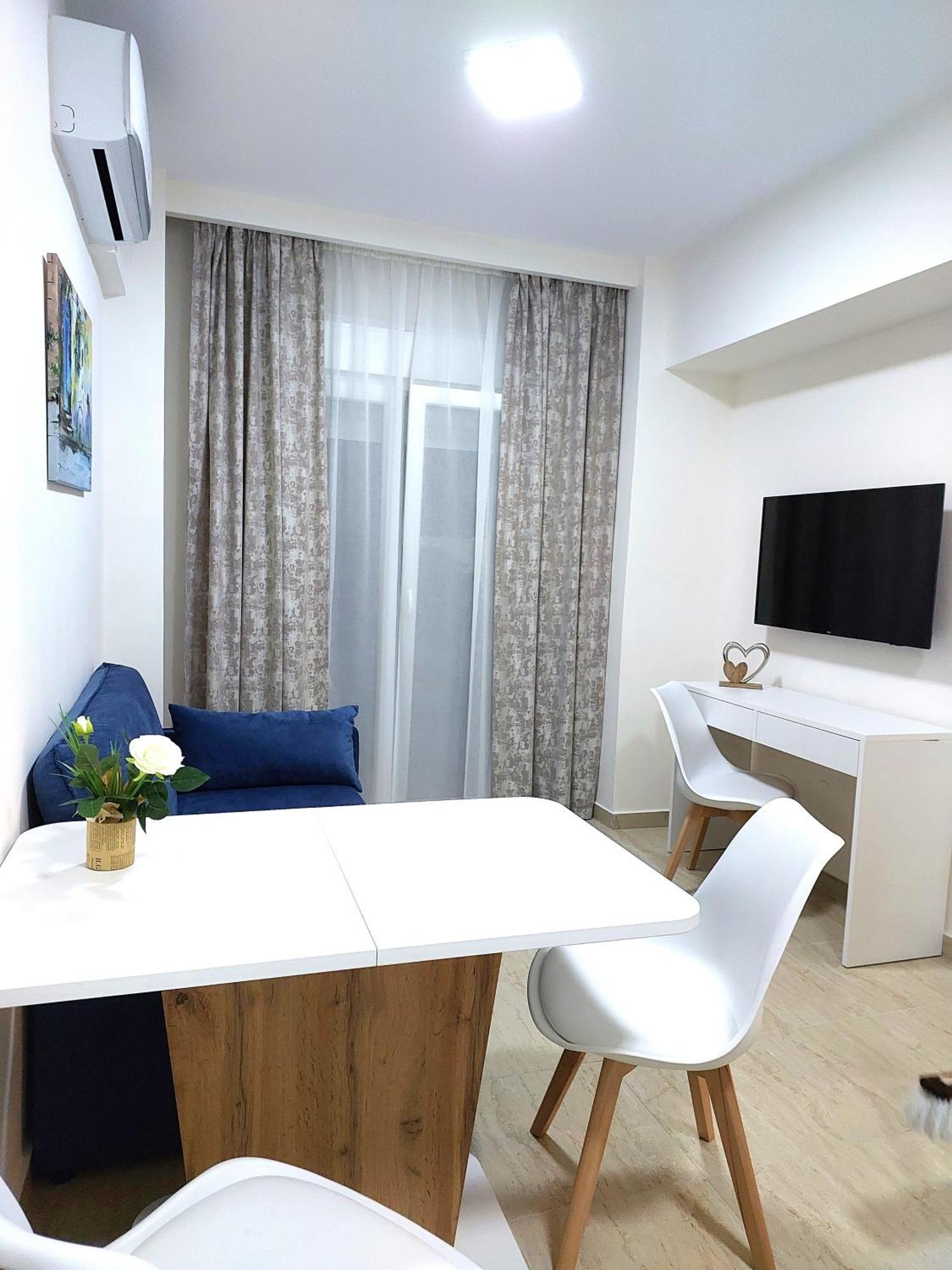 Navarino Luxe Suites Peraía Екстериор снимка