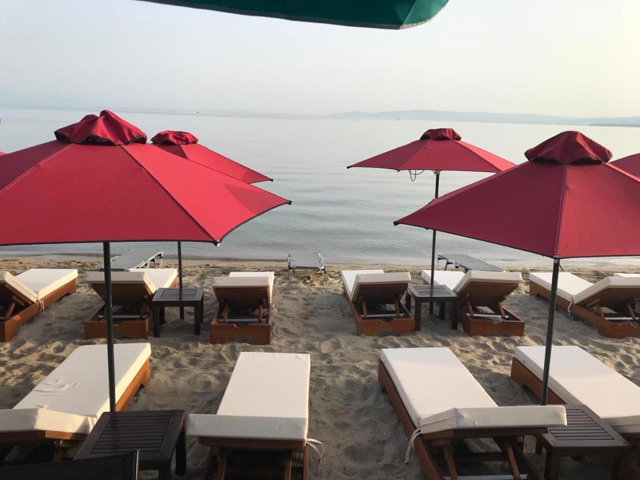 Navarino Luxe Suites Peraía Екстериор снимка
